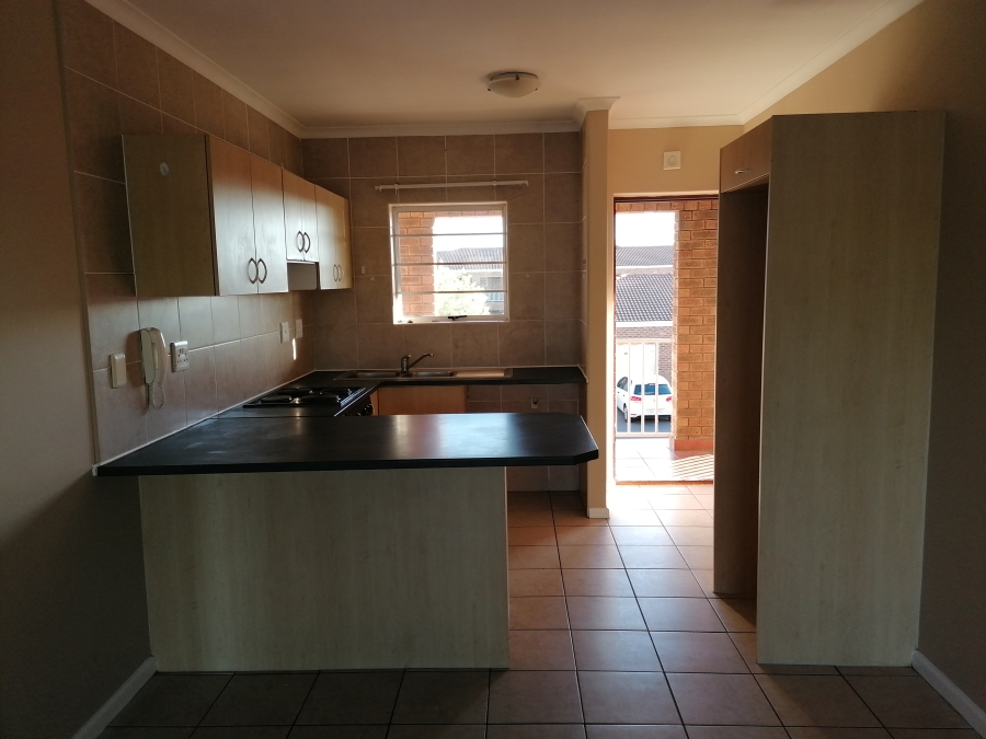 To Let 2 Bedroom Property for Rent in Protea Heights Western Cape